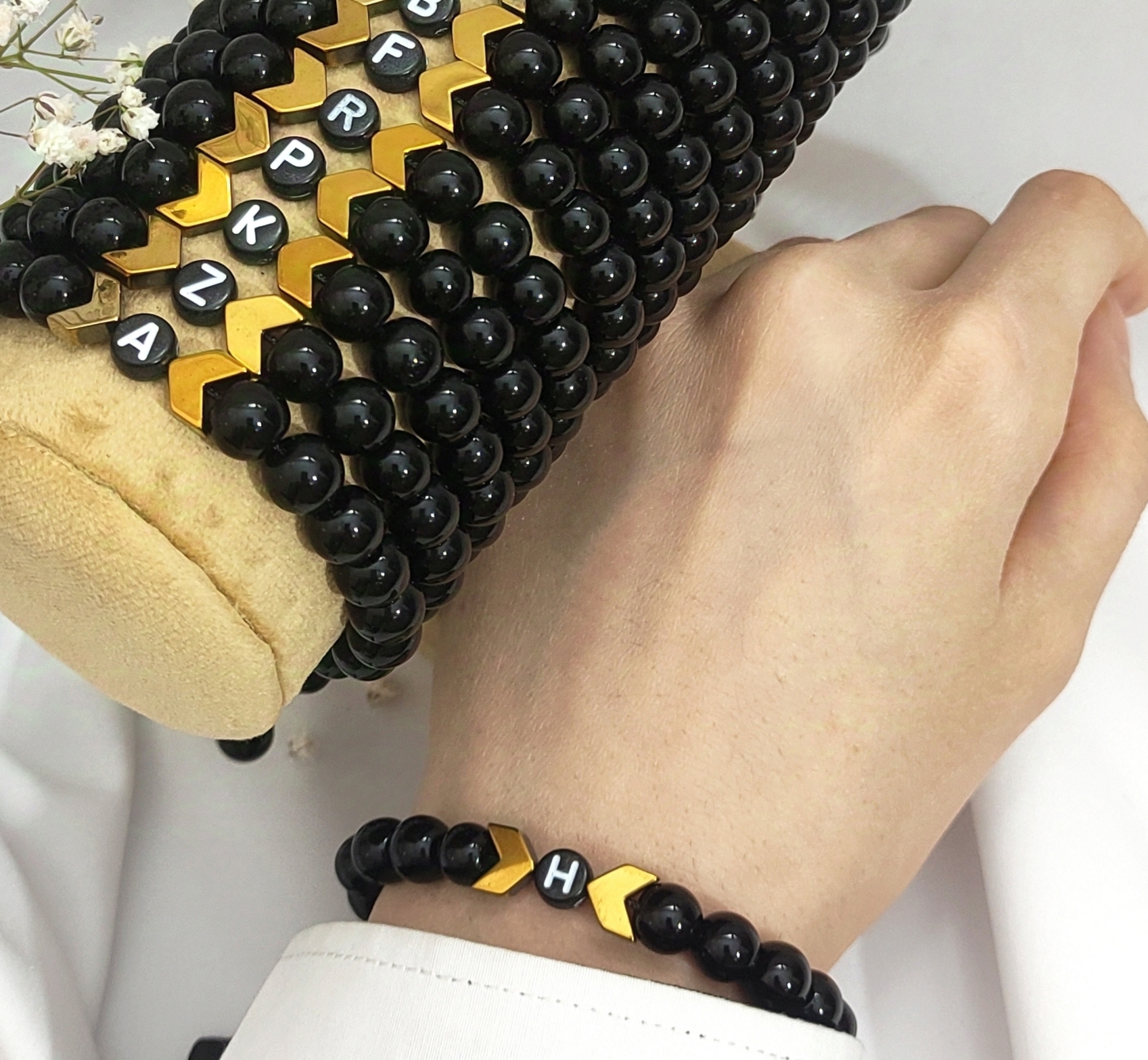 دستبند اونیکس اسپورت مدل حروفدار