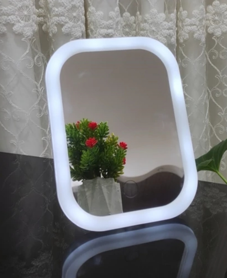 آیینه رومیزی لمسی